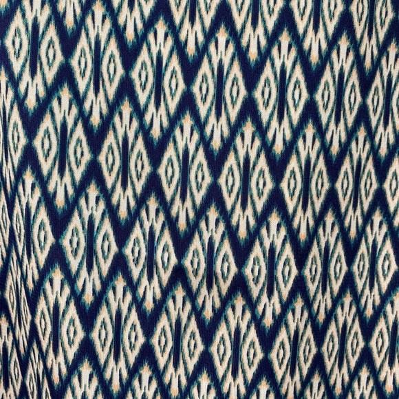 Blue patterned top! - Picture 5 of 5